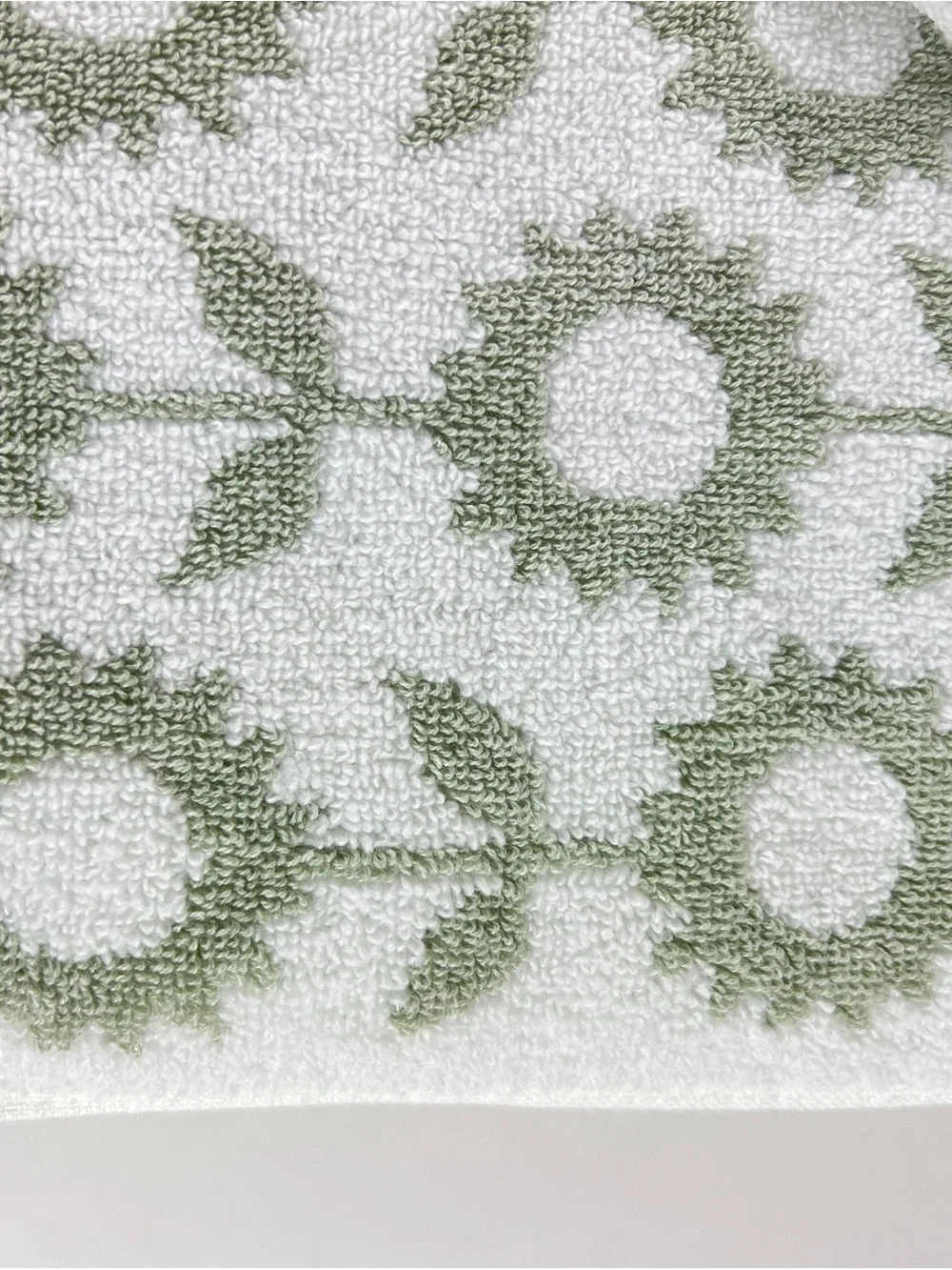 Ecoexistence Mélange Bath Towels Green White Floral Plush Cotton 2 Pc Set NEW